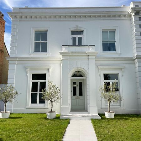 Willow House, Georgian Property In Shepperton Zewnętrze zdjęcie