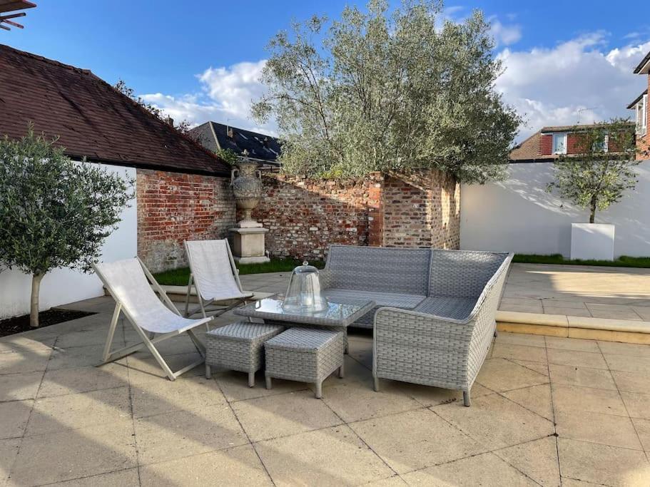Willow House, Georgian Property In Shepperton Zewnętrze zdjęcie