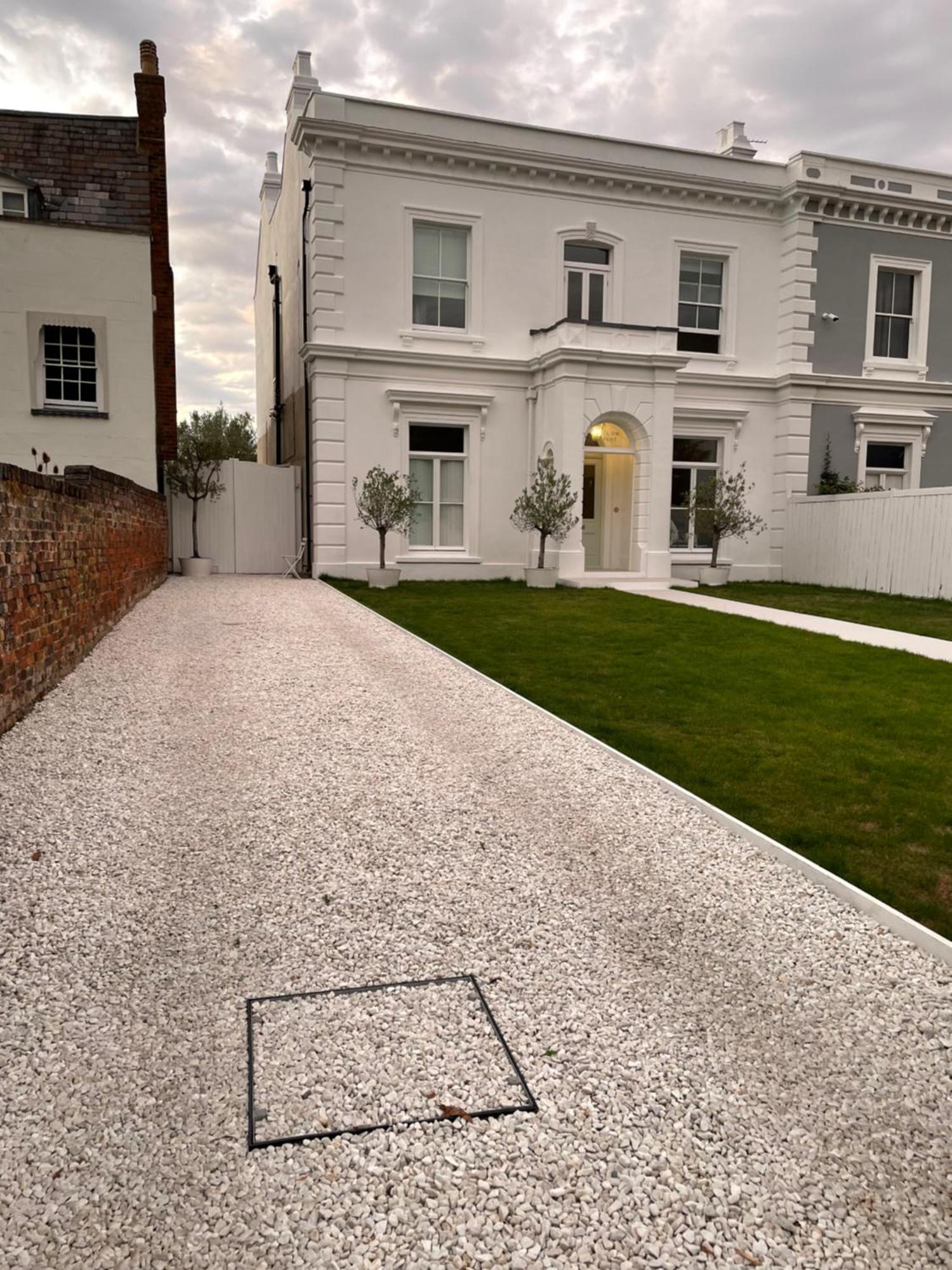 Willow House, Georgian Property In Shepperton Zewnętrze zdjęcie